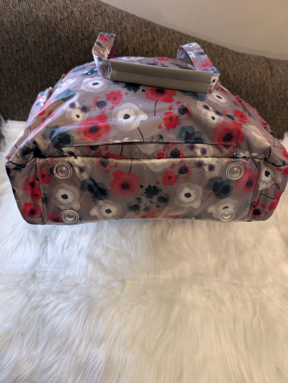 lug Sprinter Floral Tote Bag in Gray, Red & Navy - Picture 4 of 9